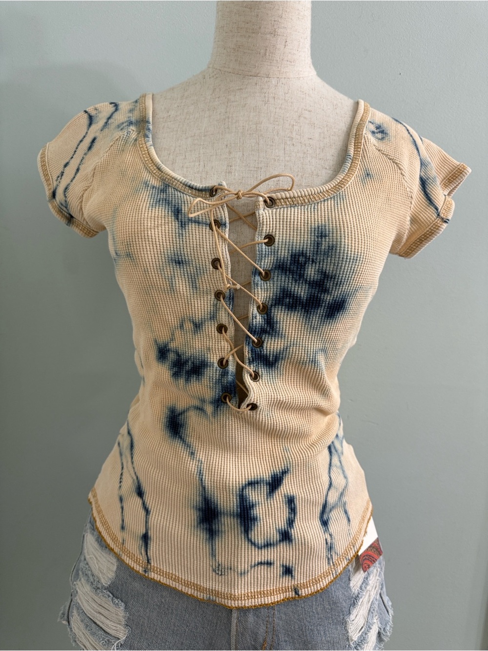 Vintage Guess Tie Dye Lace Front Waffle Top M